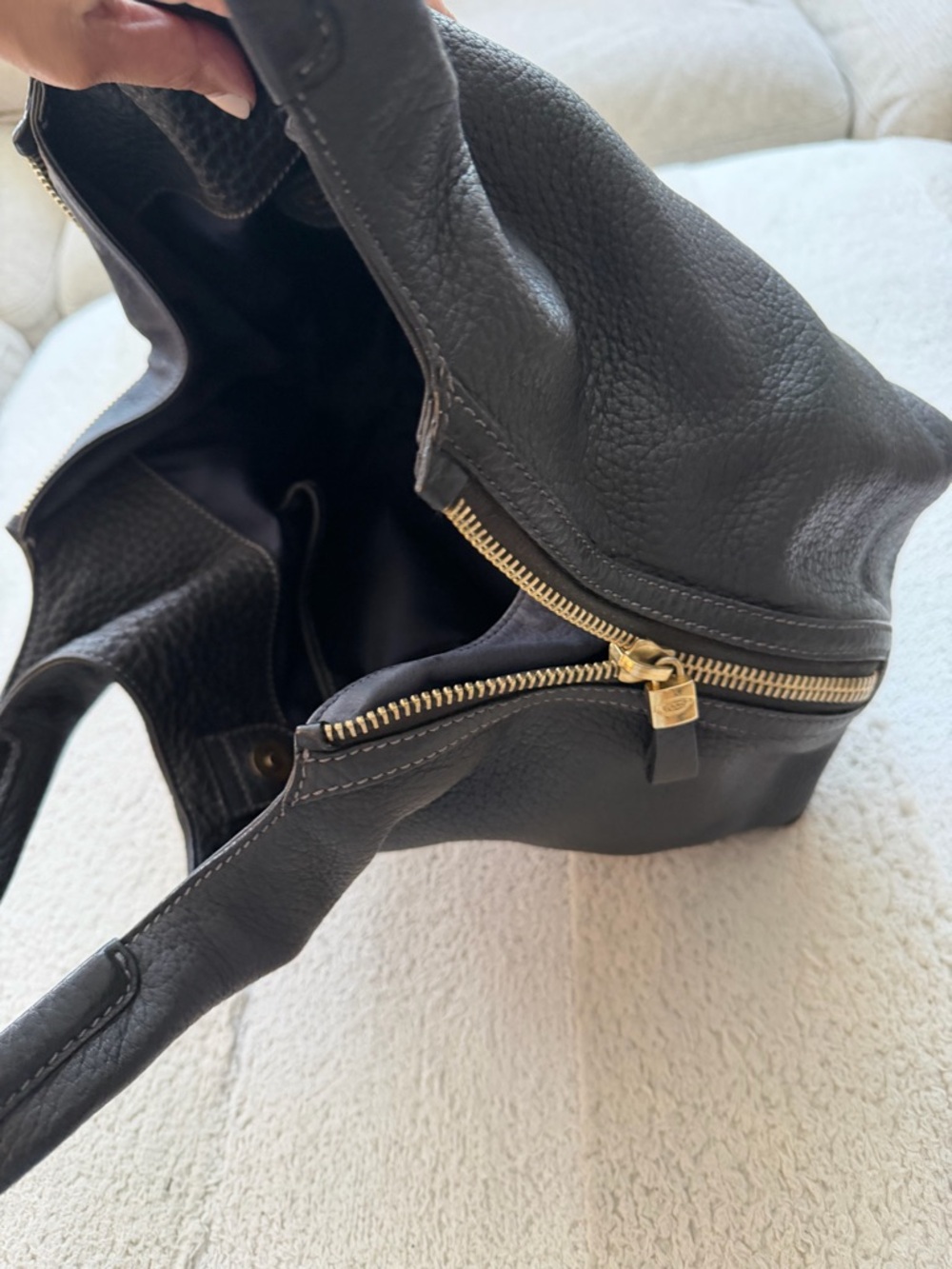 Tod's Black Leather Shoulder Bag with Gold Hardware - Picture 12 of 13